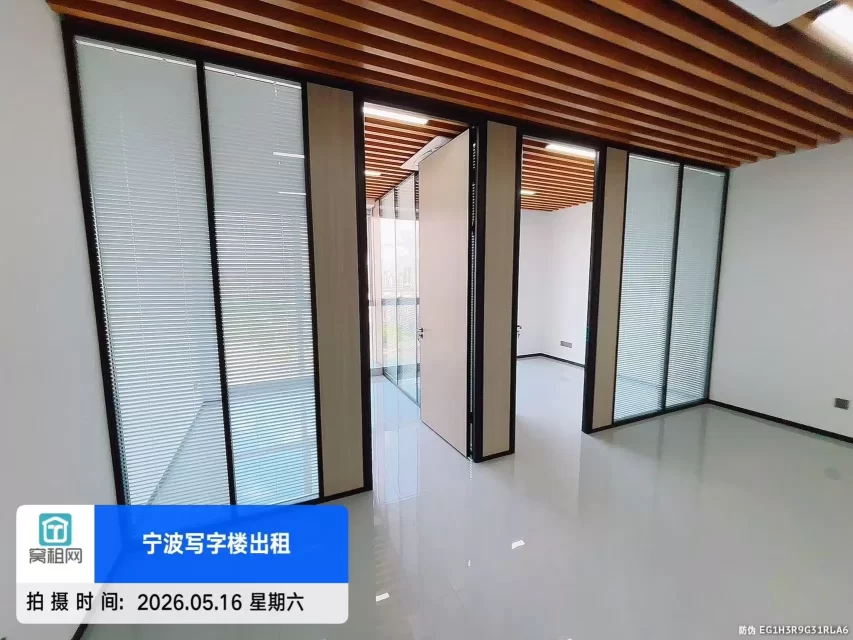 宁波恒茂大厦75平米精装修朝向办公室3500元落地窗出租