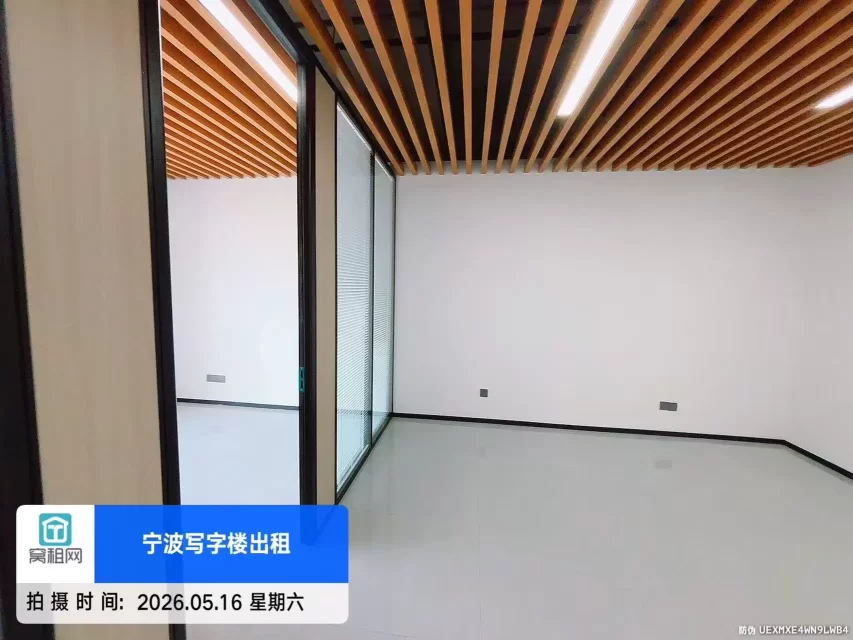 宁波恒茂大厦75平米精装修朝向办公室3500元落地窗出租