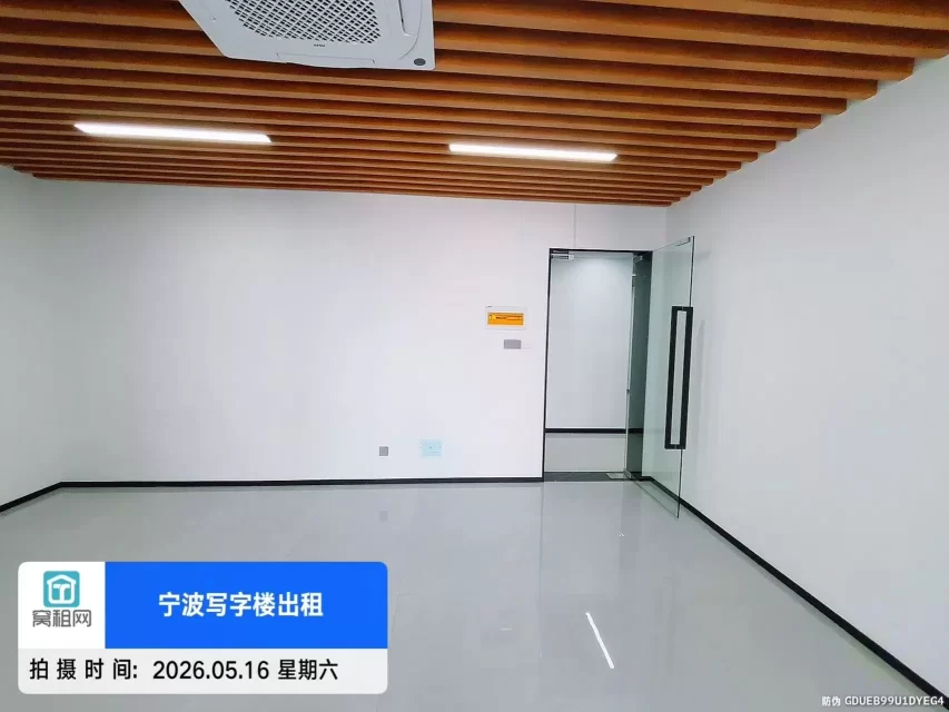 宁波恒茂大厦75平米精装修朝向办公室3500元落地窗出租