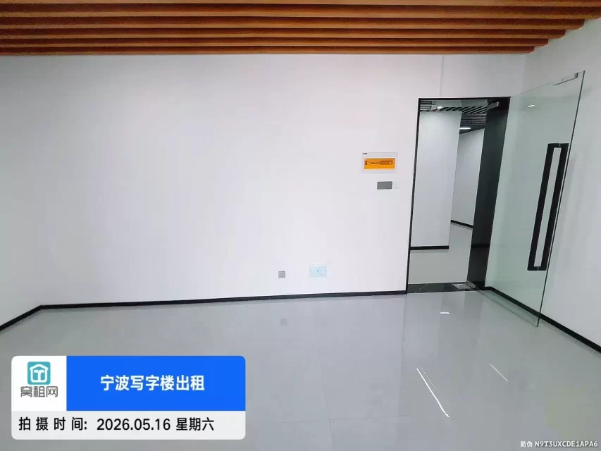 宁波恒茂大厦75平米精装修朝向办公室3500元落地窗出租