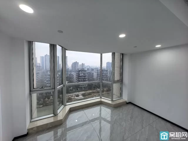 宁波5号线会展中心站C口南苑环球酒店77 平出租单价 2.5元含税独立卫生间