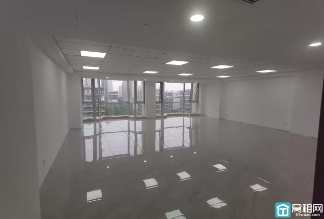 宁波东部新城电梯口南苑环球酒店162平商务办公出租单价 2.5 元含税