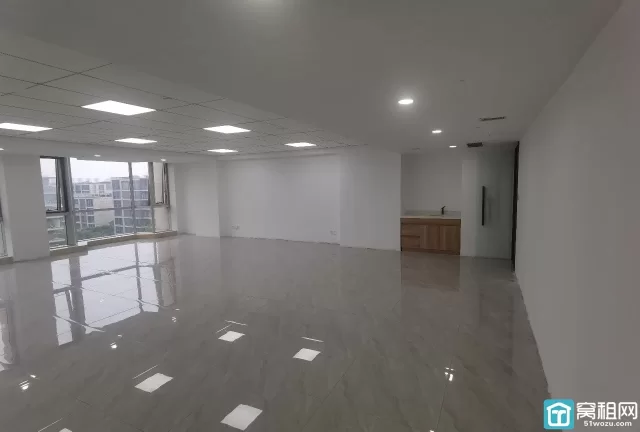 宁波东部新城电梯口南苑环球酒店162平商务办公出租单价 2.5 元含税