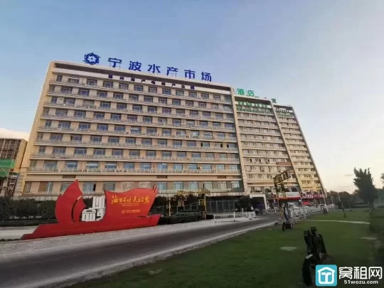 宁波大学附近办公室出租面积110平，电梯口 两个隔间一个员工区 2650元/月