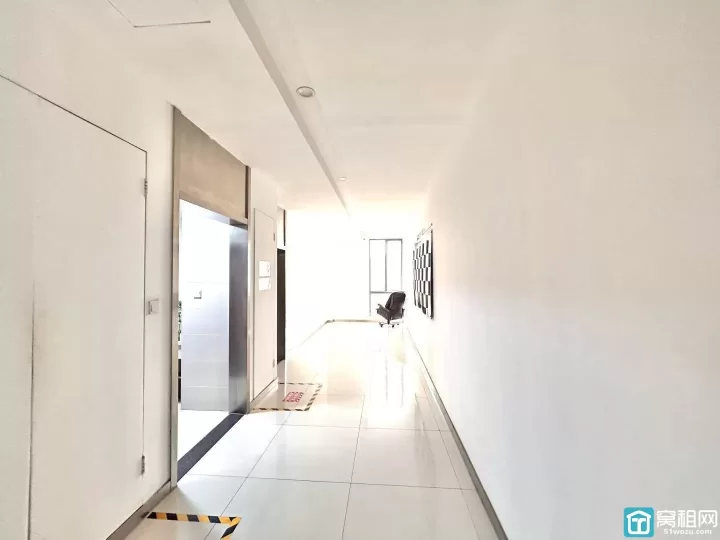 宁波富港电商城精装修107平，一隔间，独立空调出租