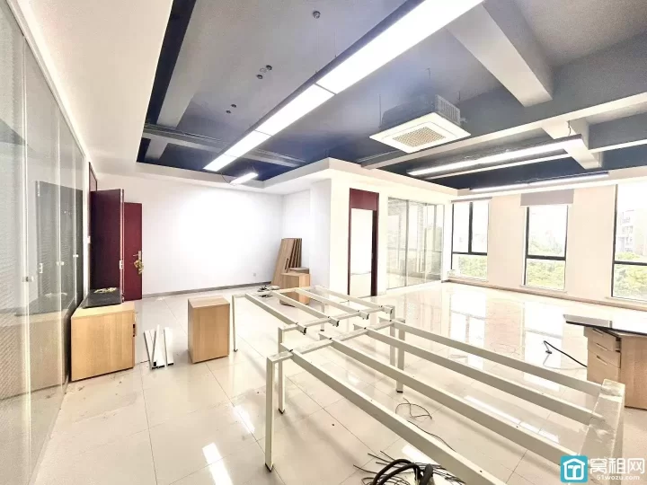 宁波富港电商城精装修107平，一隔间，独立空调出租