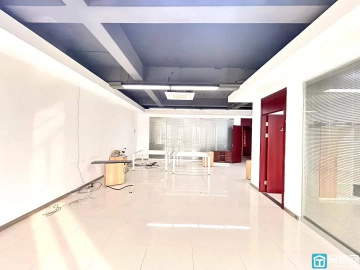 宁波富港电商城精装修107平，一隔间，独立空调出租