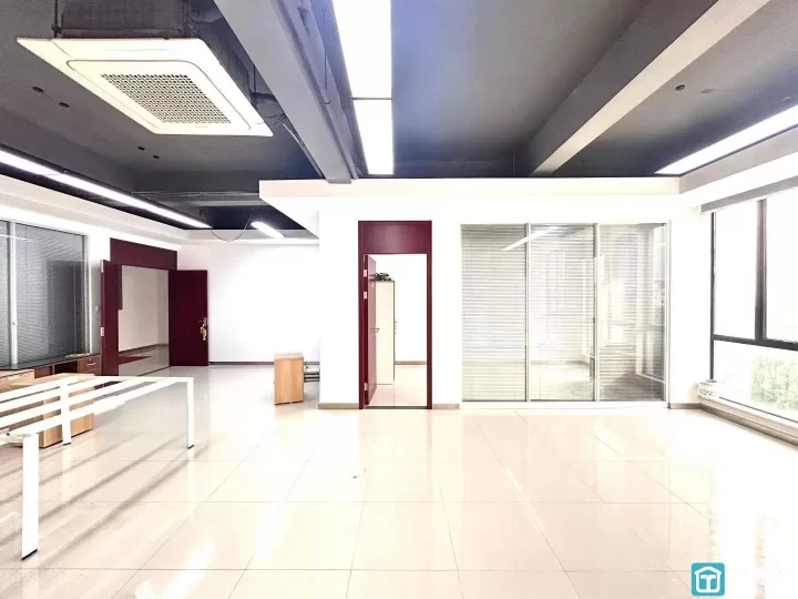 宁波富港电商城精装修107平，一隔间，独立空调出租