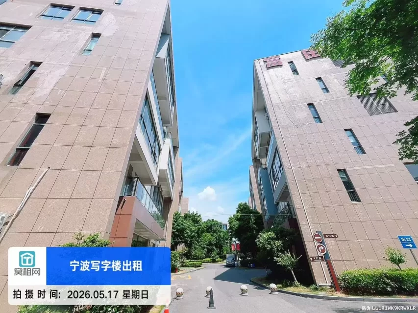 宁波富港电商城停车场收费
