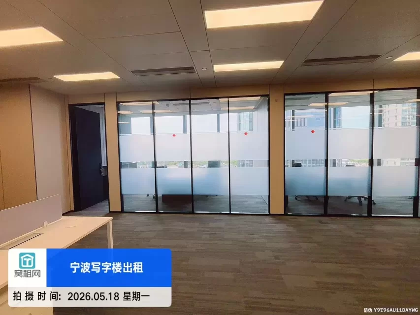 宁波鄞州区新世界写字楼384平米精装修办公室出租，单价2.8元/平米/天