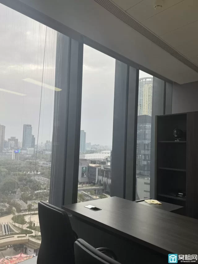 宁波塔出租面积220.44㎡，西南，朝公园可看江，格局3+1