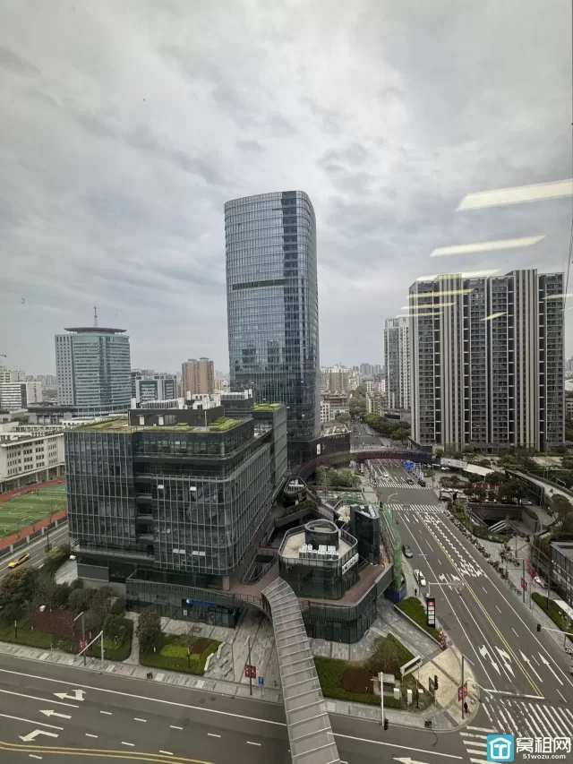 宁波塔出租面积220.44㎡，西南，朝公园可看江，格局3+1