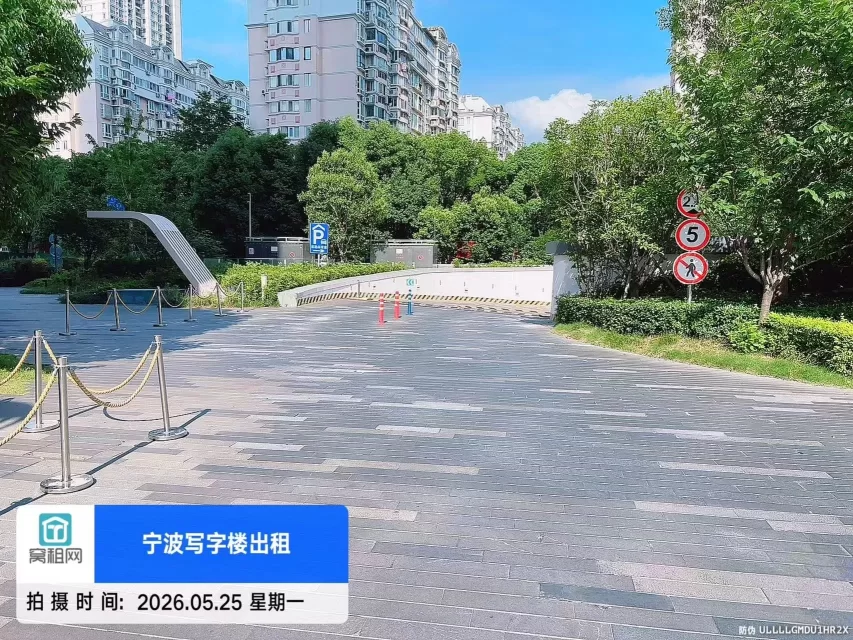 新世界宁波塔停车收费多少一个月？