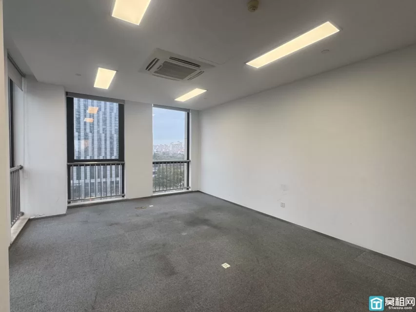 宁波海曙区众创空间278平米办公室招租西南朝向月租金11684元