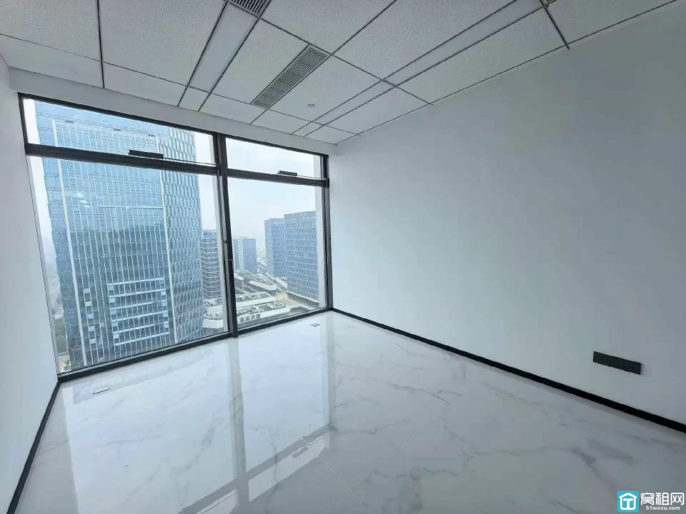 江北宝龙中心面积220平租金：10000元/月