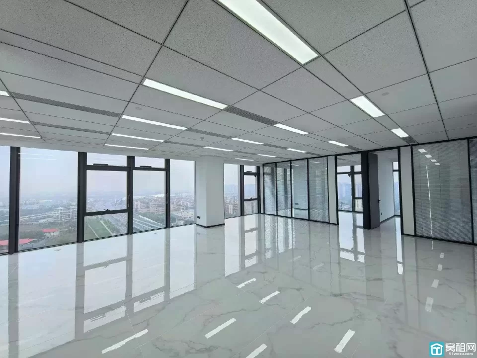 江北宝龙中心面积220平租金：10000元/月
