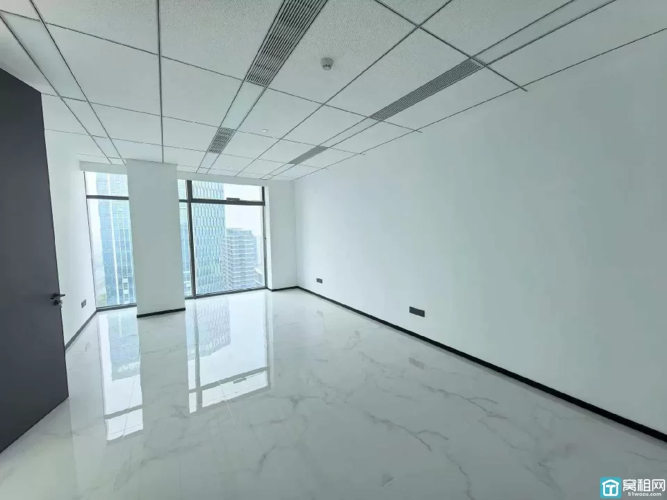 江北宝龙中心面积220平租金：10000元/月