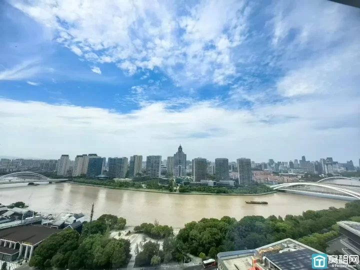 宁波鄞州区长丰南苑滨江商务大厦出租一线江景写字楼96平，双面采光