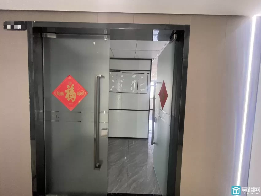 东部新城新府银座110平米办公室出租