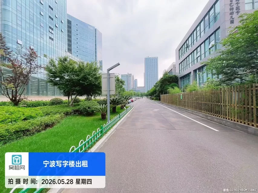 东部新城八骏湾停车包月多少？