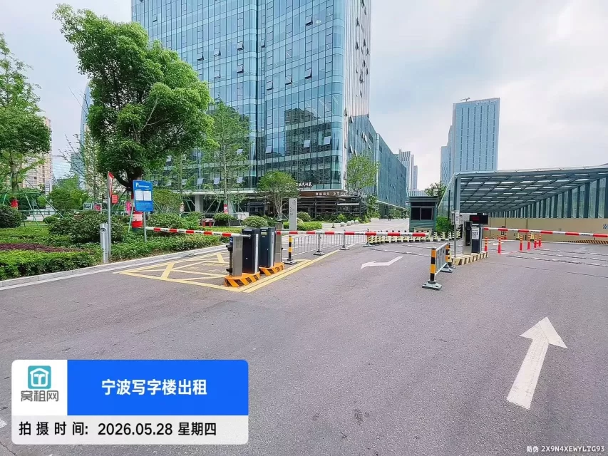 东部新城华骏中心停车包月多少？