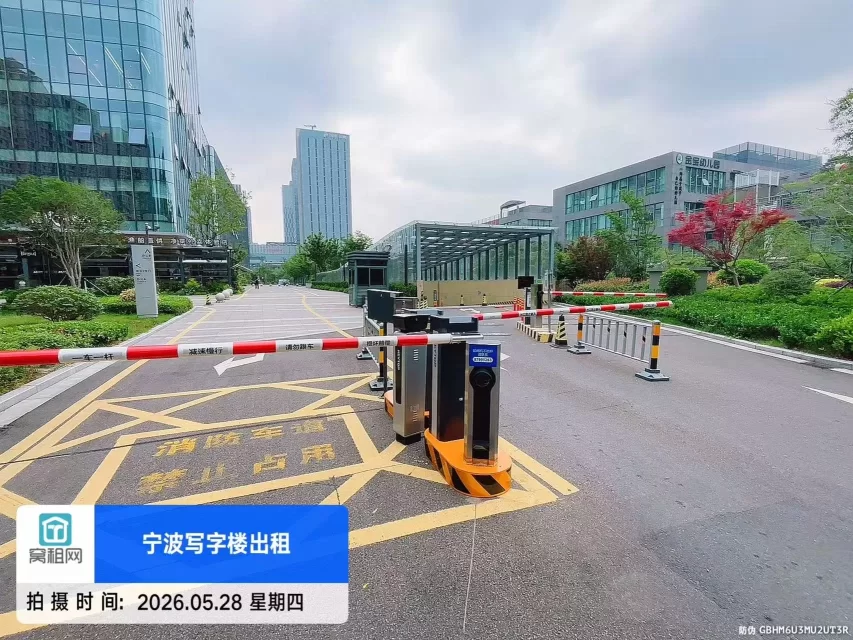 东部新城华骏中心停车包月多少？