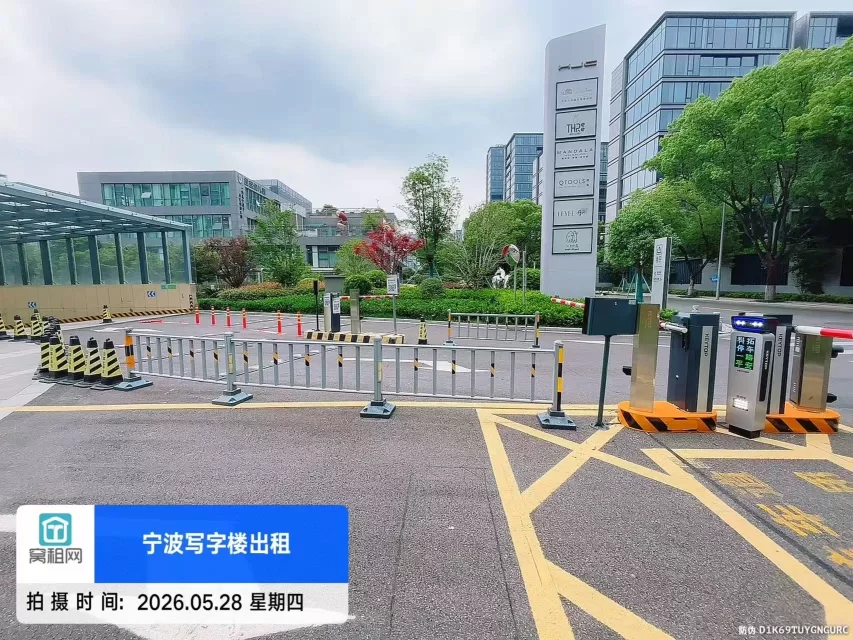 东部新城华骏中心停车包月多少？