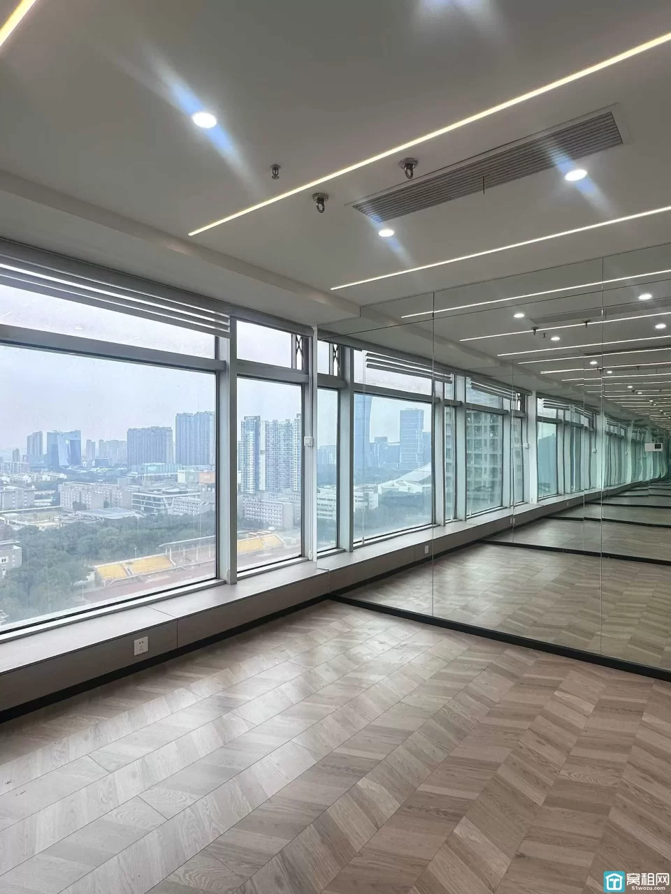 鄞州万达南苑环球豪华工作室直租154平西南朝向，独立淋浴卫生间出租