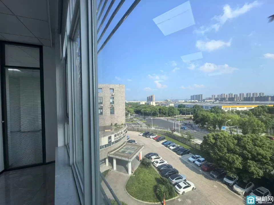 宁波鄞州区5号线地铁口中创科技园朝南175㎡视野超级好办公室出租