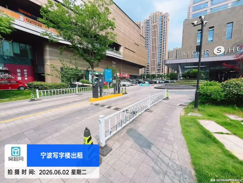 南苑滨江商务大楼停车收费多少？