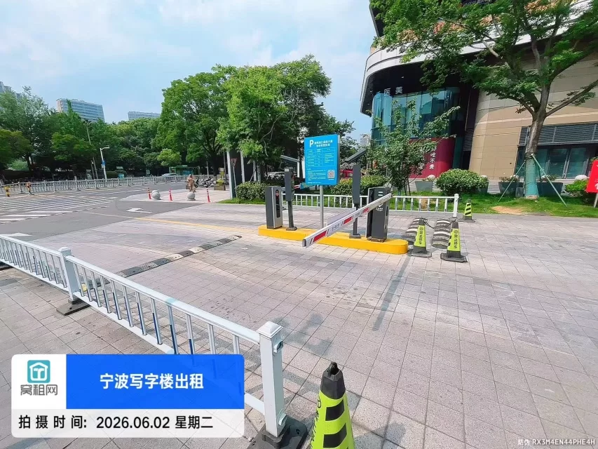 南苑滨江商务大楼停车收费多少？