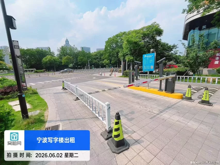 南苑滨江商务大楼停车收费多少？