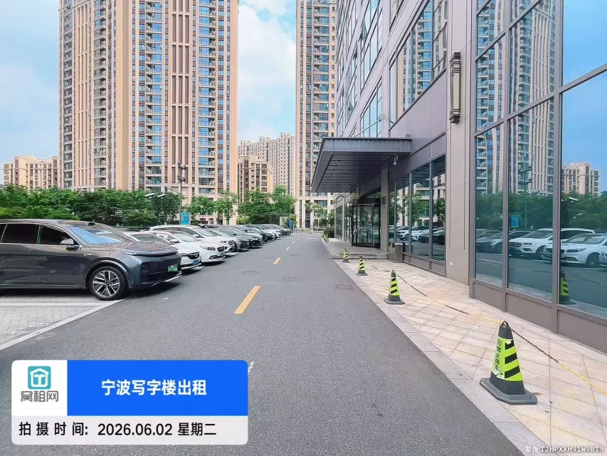 南苑滨江商务大楼停车收费多少？
