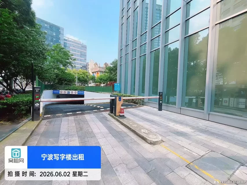 宁波灵桥广场对面中国人寿大厦停车场收费包月多少？