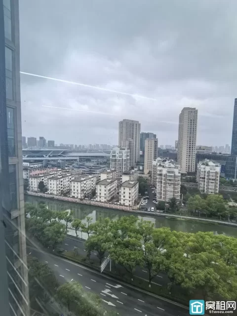 海曙火车站附近88.79平写字楼出租高楼层开发商直租