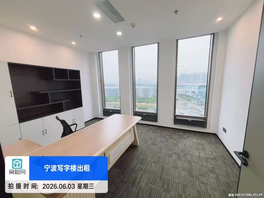 宁波前洋E商小镇云谷中心95平米精装修办公室出租单价1.45元