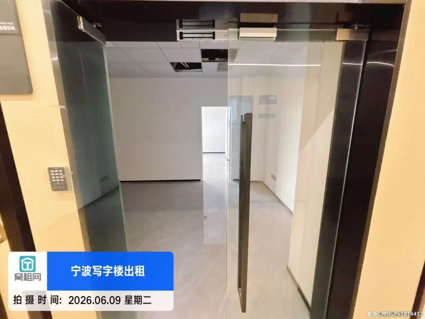 宁波兴宁路公交车站门口柳逸大厦115平米精装修办公室出租适合电商公司隔音好
