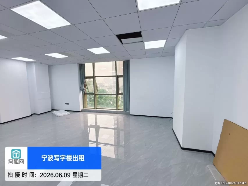 宁波兴宁路公交车站门口柳逸大厦115平米精装修办公室出租适合电商公司隔音好