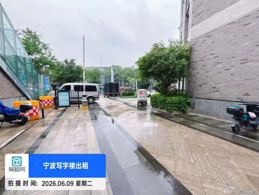 宁波银亿时代广场停车场收费？