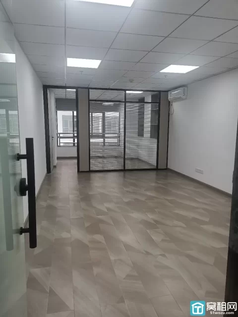 房东直租 宁波矮柳地铁站好房推荐 55平小户型，带隔间，独立空调出租