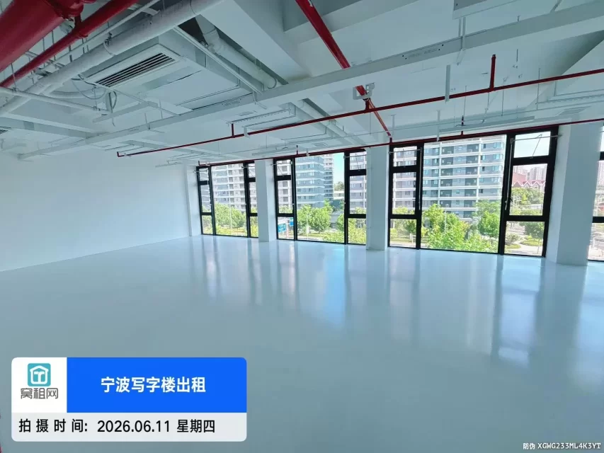宁波大学创新港出租355平米单价1.2元朝南办公室出租带空调