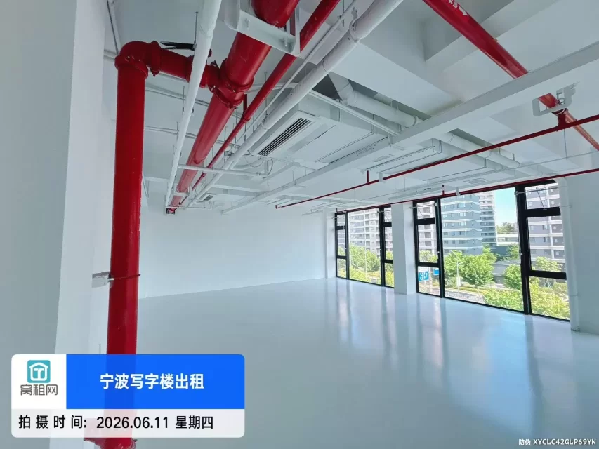 宁波大学创新港出租355平米单价1.2元朝南办公室出租带空调