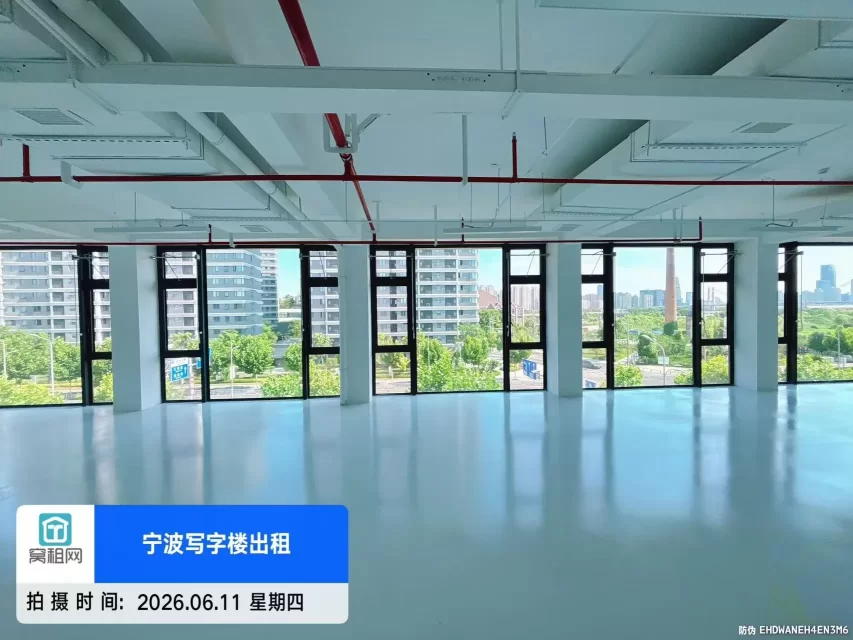 宁波大学创新港出租355平米单价1.2元朝南办公室出租带空调
