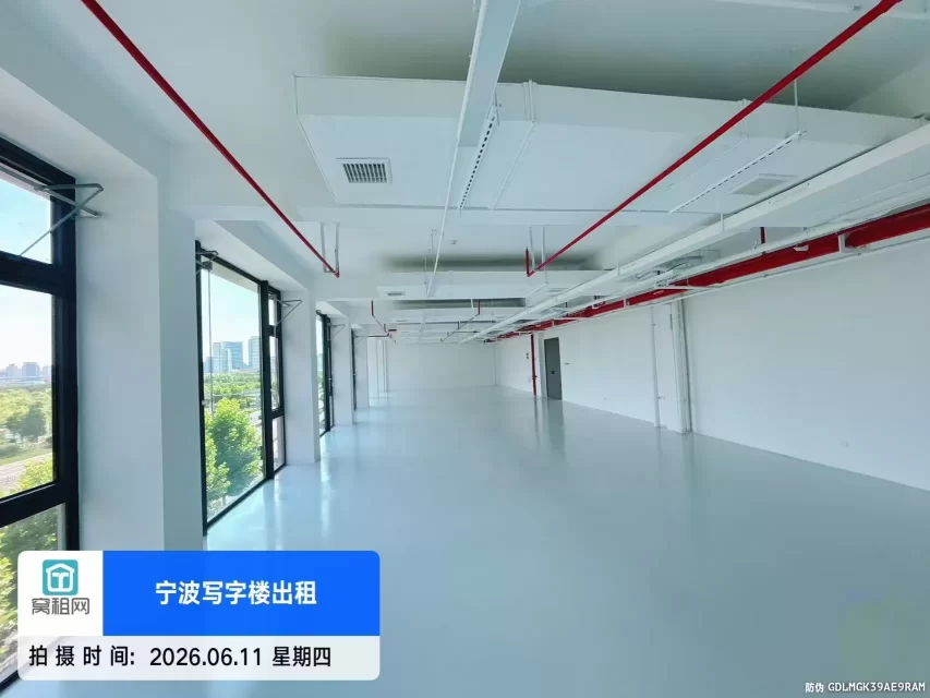 宁波大学创新港出租355平米单价1.2元朝南办公室出租带空调