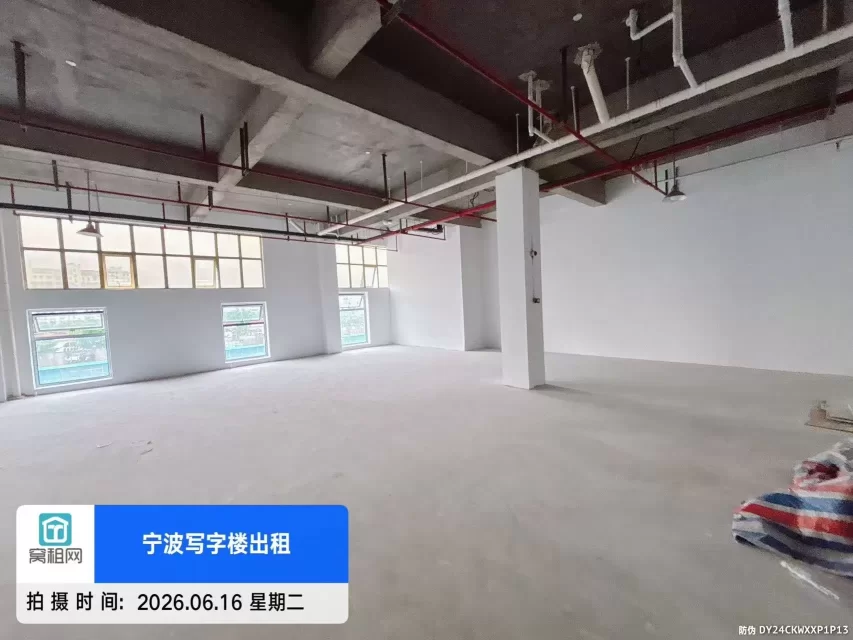 宁波江北洪塘湾克洛克青创中心340平米白坯层高高适合仓库电商直播(图3) 宁波江北洪塘湾克洛克青创中心340平米白坯层高高适合仓库电商直播(图3)
