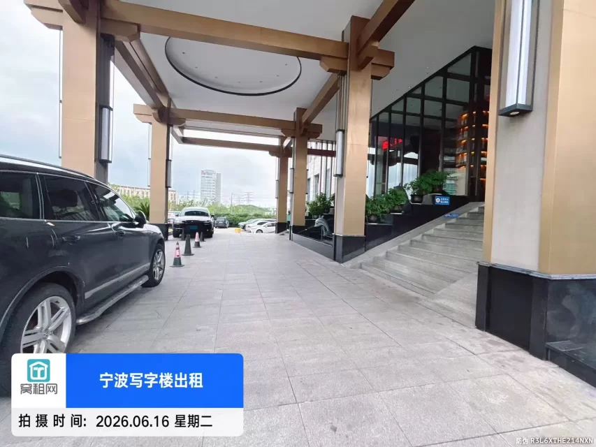 江北区洪塘街道石浦云禧酒店停车费多少？