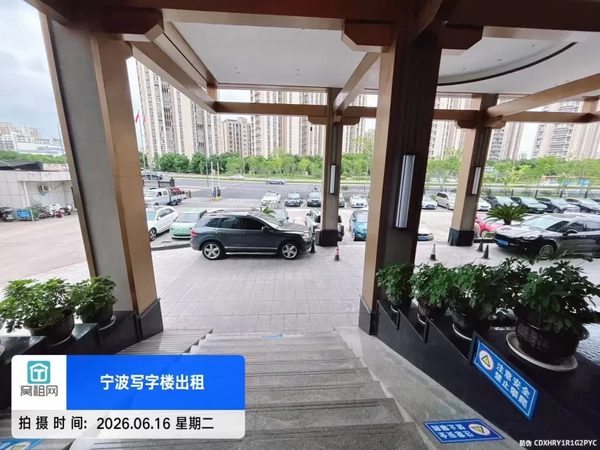 江北区洪塘街道石浦云禧酒店停车费多少？