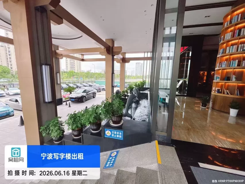 江北区洪塘街道石浦云禧酒店停车费多少？