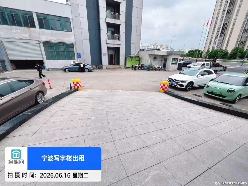 江北区洪塘街道石浦云禧酒店停车费多少？