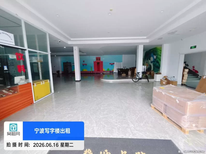 蚁巢空间(图14) 蚁巢空间(图14)
